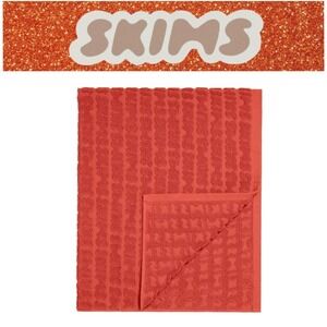 NWT SKIMS SIGNATURE SWIM TOWEL IN TERRA